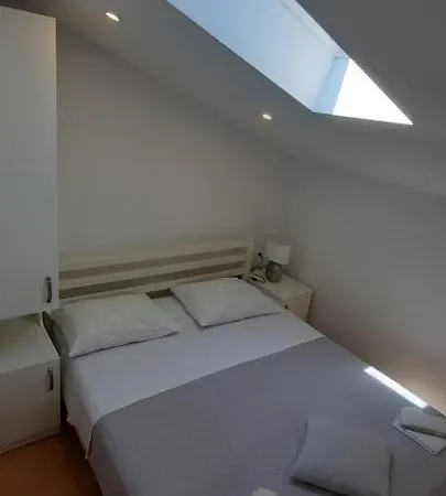 Apartment Ana Bilota Seget Vranjica