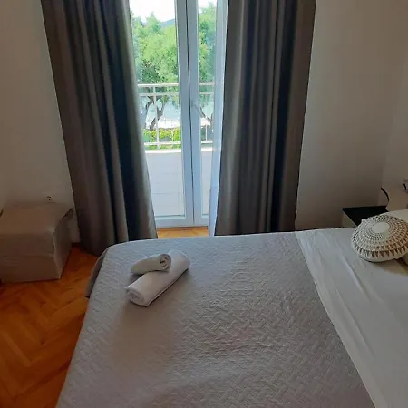 Ana Bilota Apartment Seget Vranjica