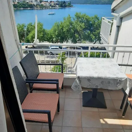 Apartment Ana Bilota Seget Vranjica
