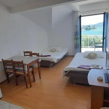 Ana Bilota Apartment Seget Vranjica