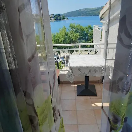 Apartment Ana Bilota Seget Vranjica