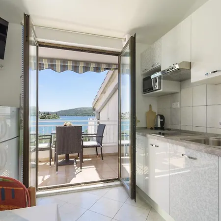 Ana Bilota Apartment Seget Vranjica