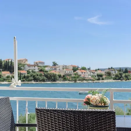 Ana Bilota Apartment Seget Vranjica