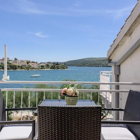 Apartment Ana Bilota Seget Vranjica