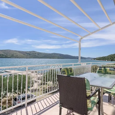 Apartment Ana Bilota Seget Vranjica